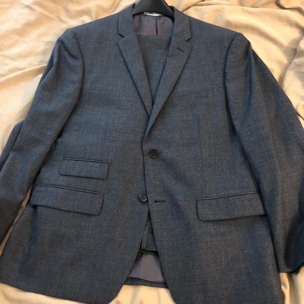 DKNY Men's Grey Suit - 42S